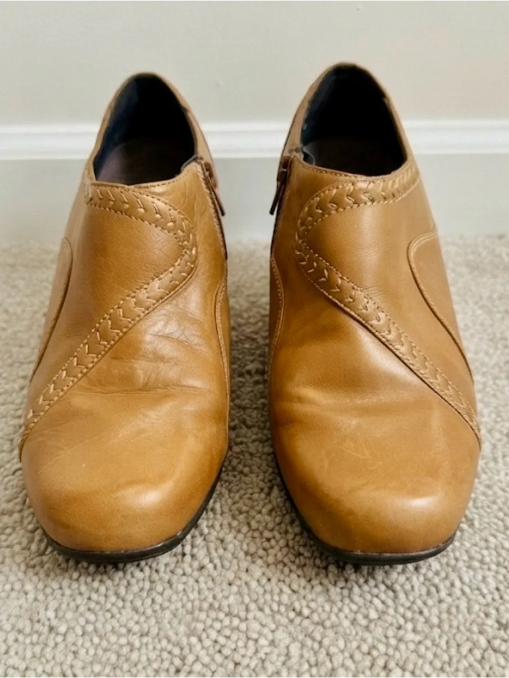 Clarks Tan Leather Ankle Boots Women’s 9W Side Zip Classic Comfort Block Heel